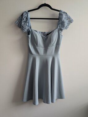 The kind of coat that makes a whole outfit without even trying. This gorgeous Ha